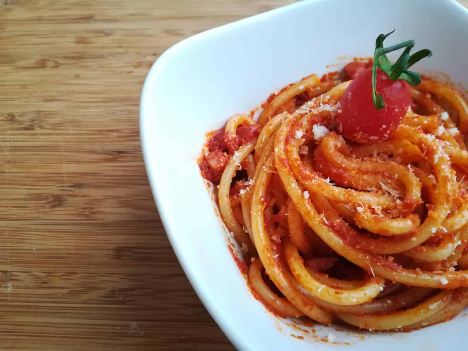 Pasta all'Amatriciana vegenä. 4:lle
