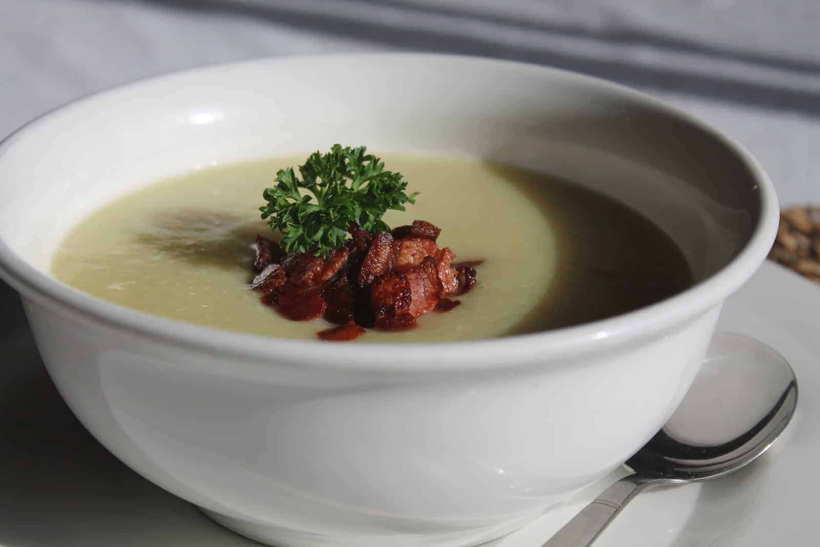 Purjo-perunasosekeitto eli Potage Parmentier