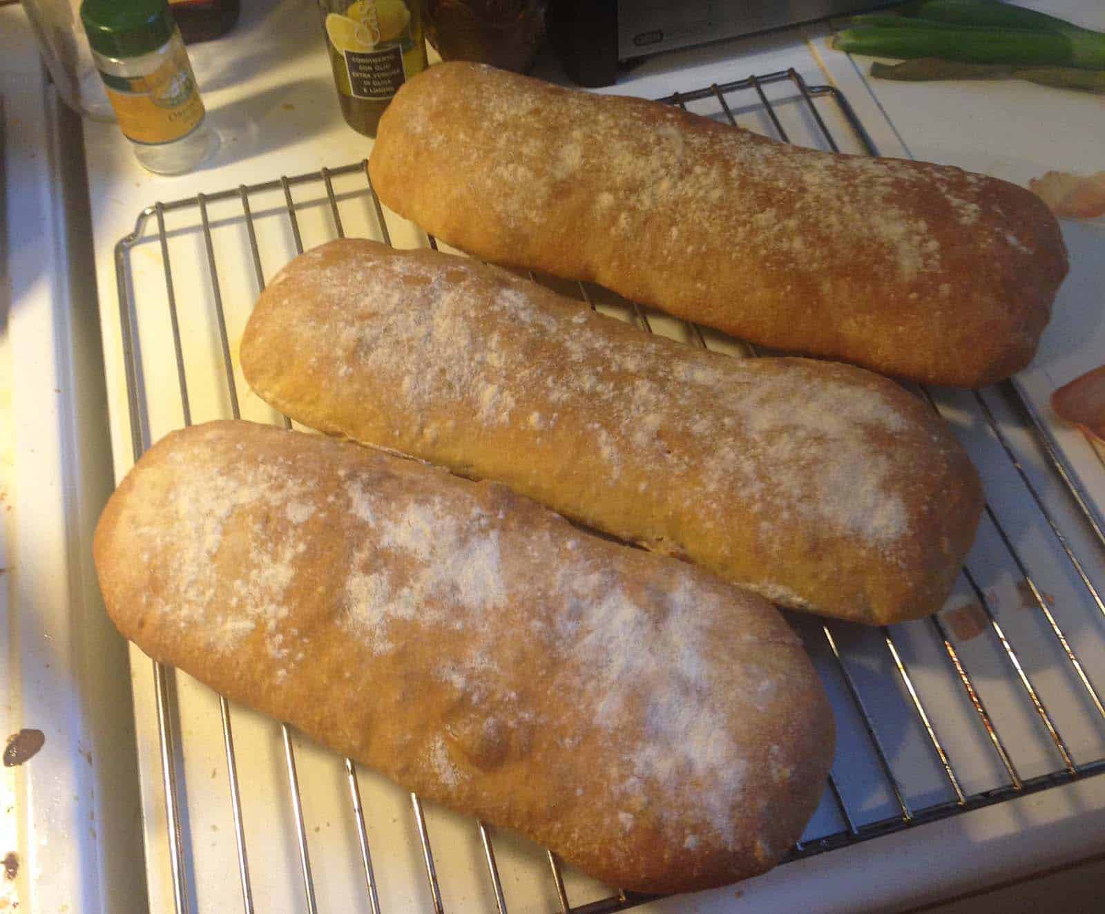 Maalaisleipää ja aiolia