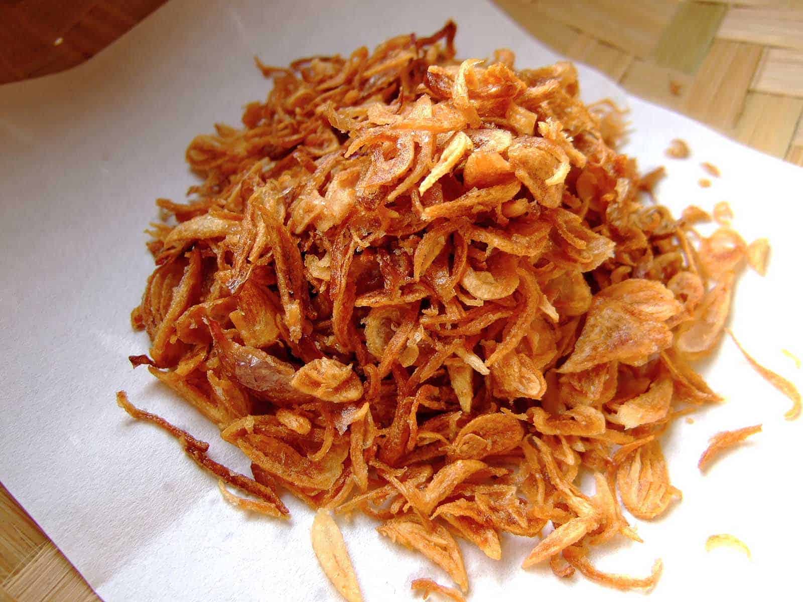 Gluteeniton rapeaksi paistettu sipuli