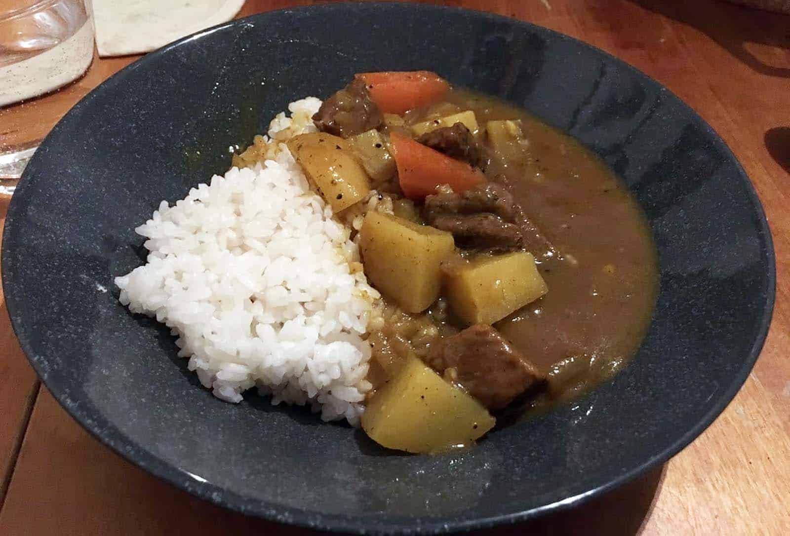Sotalaivacurry. Japanin laivaston perjantaiherkku.