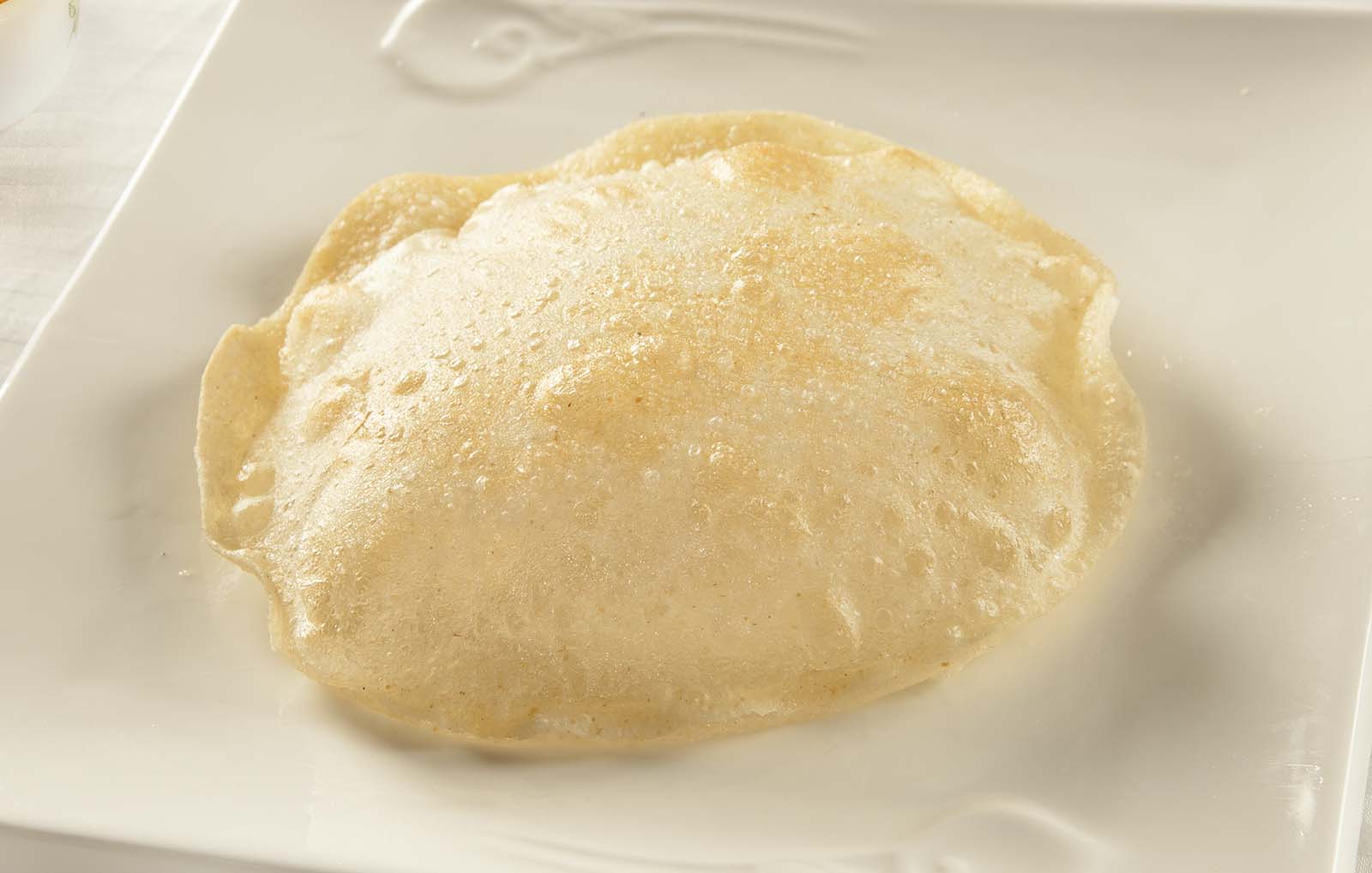 Intian leivät: Bhatura. Uppopaistetta ja jugurttileipää.