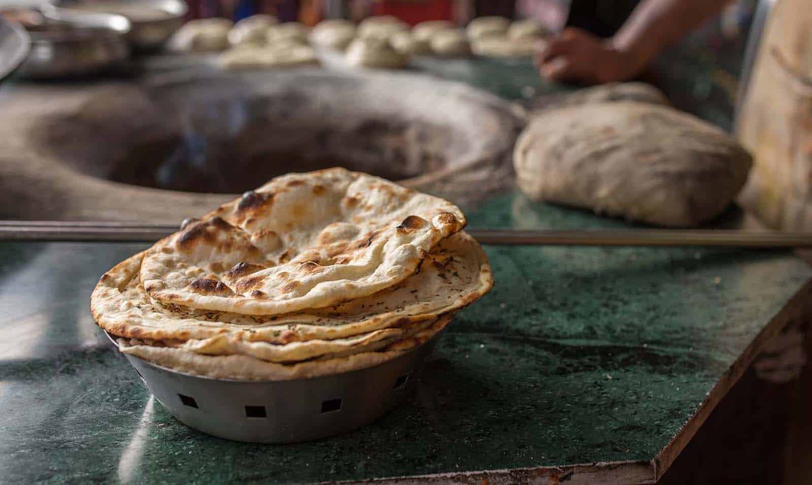 Operaatio Intia: Roti, naan, chapati ja muut Intian leivät.