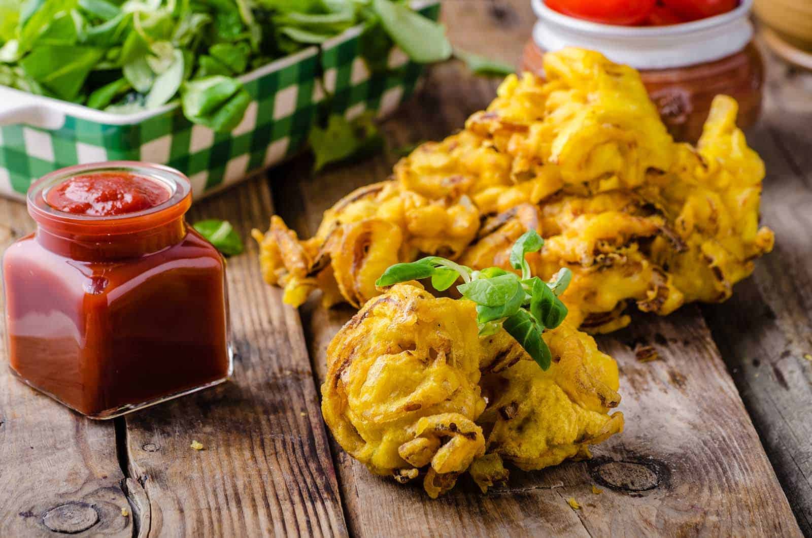 Pakorat, eli kanda bhaji. Sekavan nimistä herkkua Mumbaista.