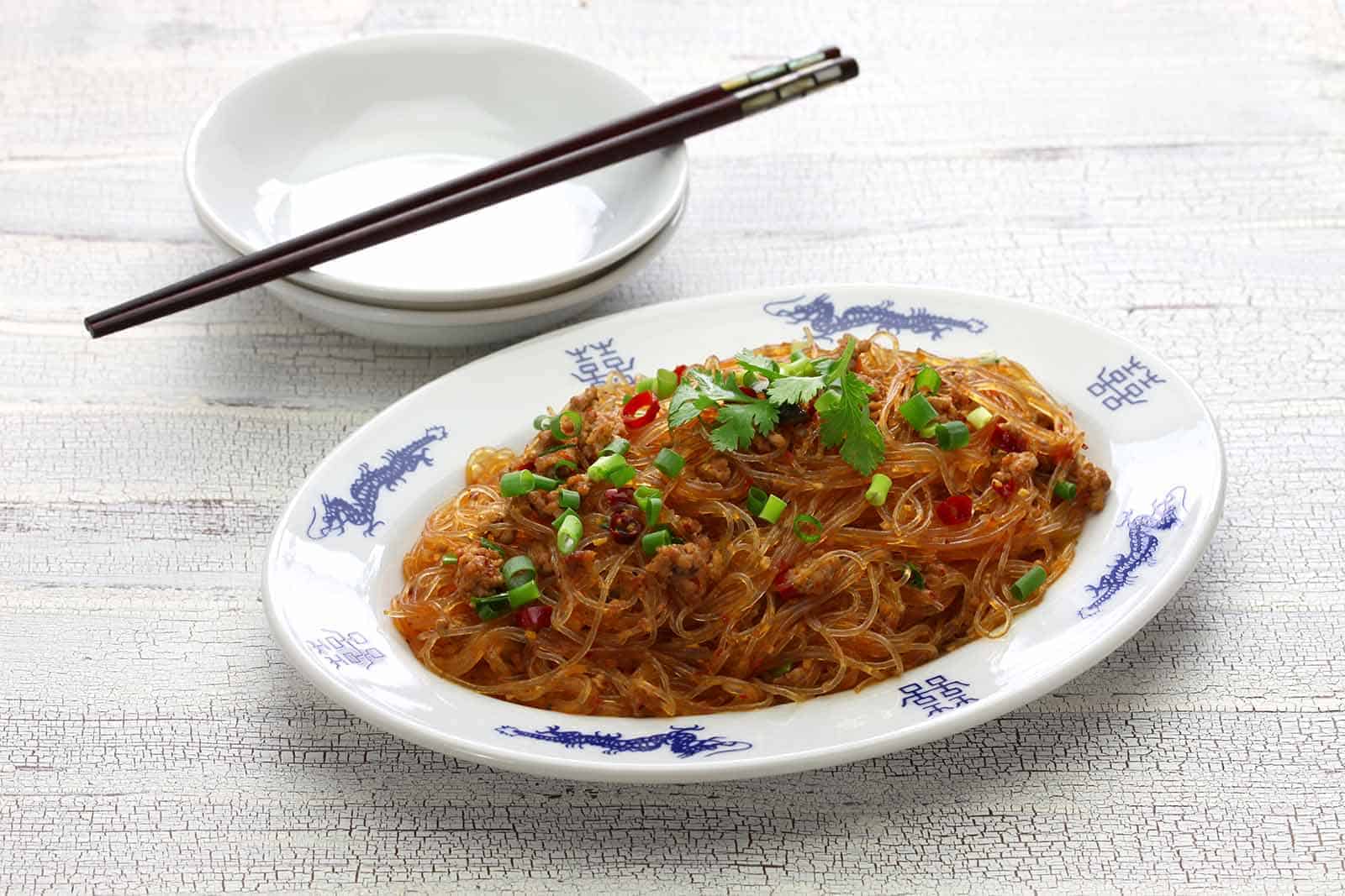 Ma Yi Shang Shu 蚂蚁上树 – eli muurahaiset kiipeävät puuhun.