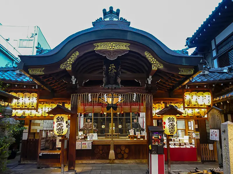 Nishiki_Tenman-gu,_Worship_hall_01